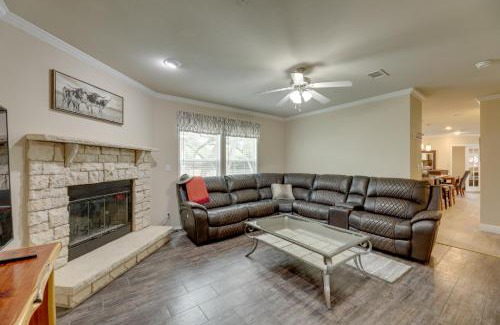 Sublime House | 5 Mi to Splashway Waterpark Cabin in Rock Island