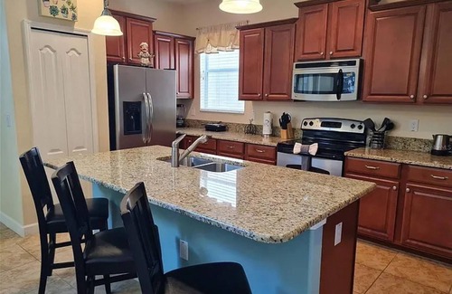 West Kissimmee Resort | Just 5 Miles from Disney: Family-Friendly Hotel with Spa