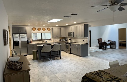 Fellowship House | Ideal Home Near WEC: 3 Bedrooms, Office & Family-Friendly