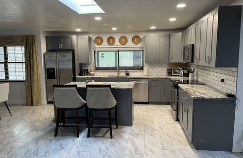 Fellowship House | Ideal Home Near WEC: 3 Bedrooms, Office & Family-Friendly