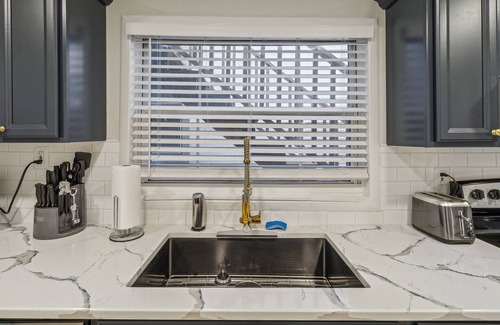 Metropolitan Apartment | Unforgettable 3BR Stay Near Historic District - 10/10 Rated