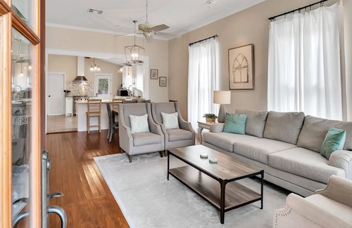 Austin Ave. House | Convenient Stay: 5 Min from Magnolia Silos, Family-Friendly!