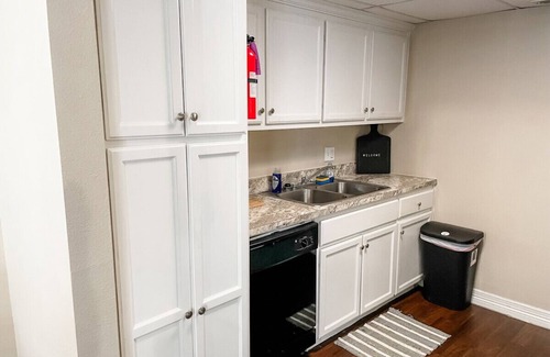 Central City Apartment | Pet-Friendly 2-BR Flat with Kitchen & Perfect Review Score