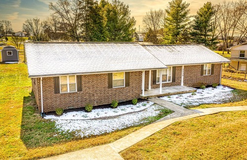 Jefferson City Apartment | Convenient Stay Near C-N University with Extra Parking