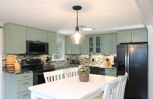 Sandwich House | Idyllic Getaway Near the Beach with Pool and Ocean View