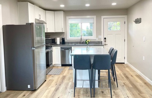 Concord House | Prime Location: 5 Min to DWTN & BART | Private Deck View