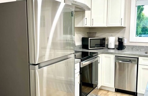 Concord House | Prime Location: 5 Min to DWTN & BART | Private Deck View