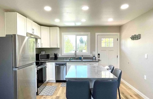 Concord House | Prime Location: 5 Min to DWTN & BART | Private Deck View