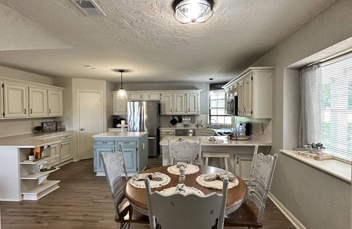 Montgomery House | Ideal Retreat: Minutes to Lake Conroe & Wedding Venues