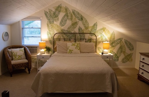 South Palm Park Neighborhood Association Cottage | Relaxing Getaway Just 5 Minutes from the Beach!