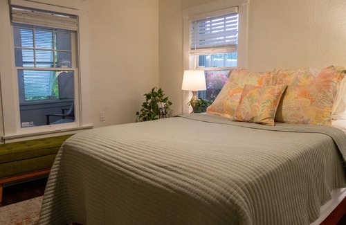 South Palm Park Neighborhood Association Cottage | Relaxing Getaway Just 5 Minutes from the Beach!
