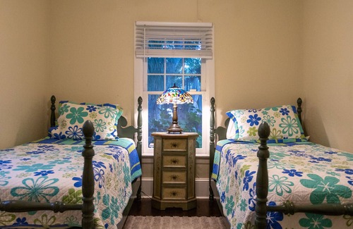 South Palm Park Neighborhood Association Cottage | Relaxing Getaway Just 5 Minutes from the Beach!
