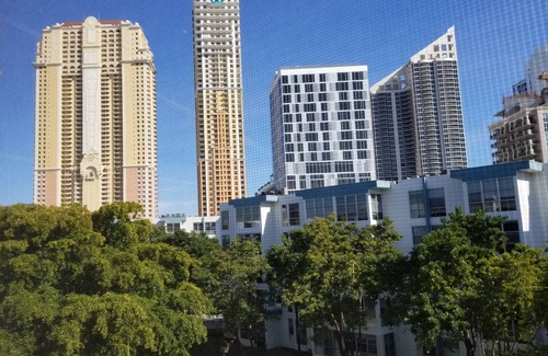 Sunny Isles Beach Apartment | Relaxing 2 Bedroom Apartment Steps from Sunny Isles Beach