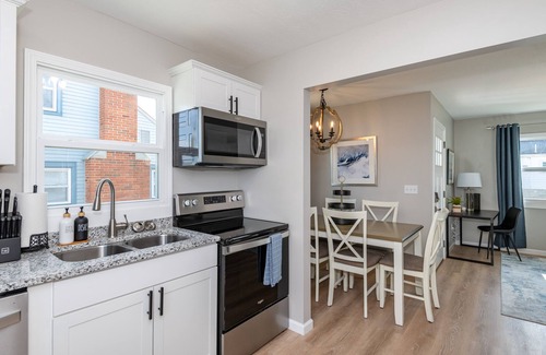 Dayton House | Cozy Cottage Retreat near WPAFB & UD with Pool