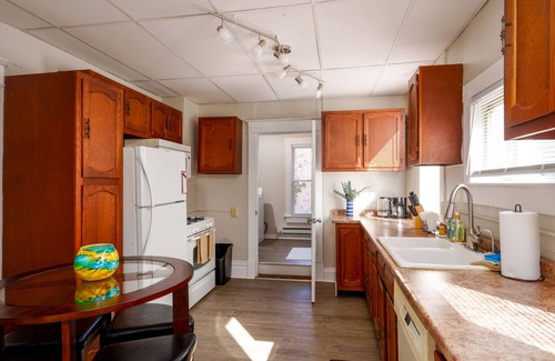 Morgantown House | Convenient Stay Near WVU with Full Kitchen and Smart TV