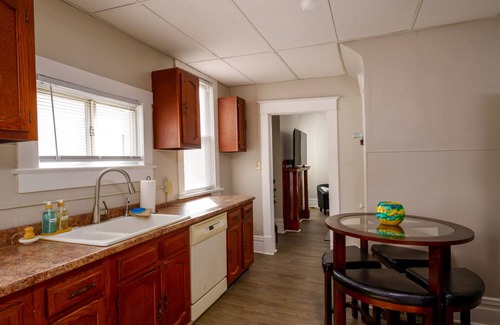 Morgantown House | Convenient Stay Near WVU with Full Kitchen and Smart TV