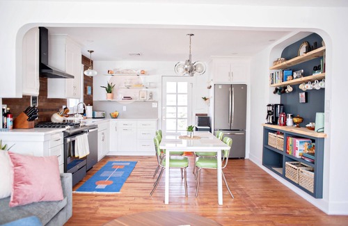 Villas Cottage | Art-Filled Sole Cottage: 5 Min to Beach, Pool & Breakfast