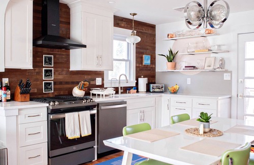 Villas Cottage | Art-Filled Sole Cottage: 5 Min to Beach, Pool & Breakfast