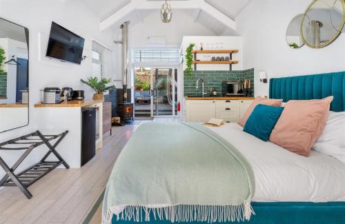 Maenporth House | 5 min walk to beach with parking and private sauna