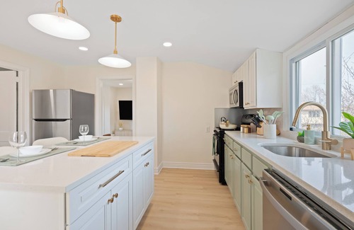 Little Ferry House | 5 Min Walk to Bus to NYC, In-Unit Laundry, Parking, Newly Renovated, Modern