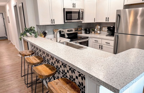 Snowshoe Condo | Serene 3 BR Retreat - Steps from Village & Slopes! Guest Rated: 9.8