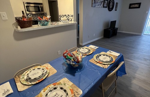Arlington Apartment | Cozy 1 Bedroom Near AT&T Stadium - Perfect for Families