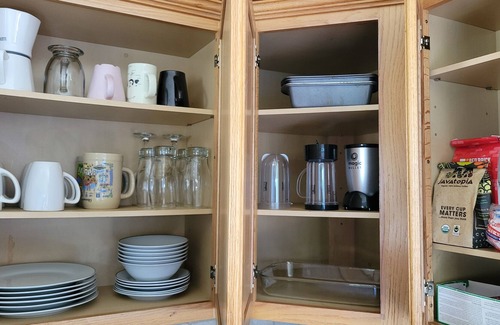 Bethel-Danebo House | Convenient Stay Near Eugene Airport with Spa and Breakfast
