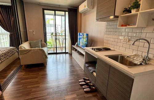 Bang Kapi Condo | 5 Mins Mall,MRT 28 sq. ft., with access to pool, co-working space, and gym