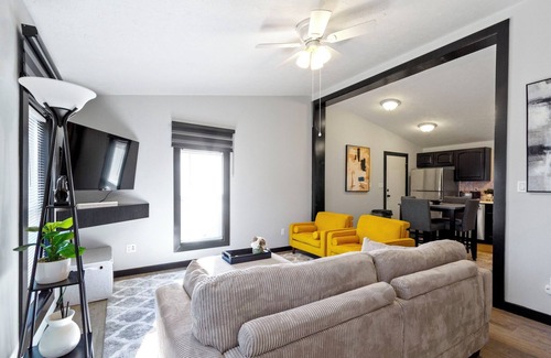 Westfield House | 5 mins to Grand Park, 15 mins to Ruoff, pet-friendly, peaceful environment!