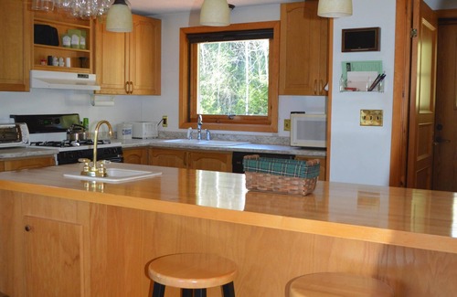 Intervale House | Discover Mountain Views & Water Park Just 5 Mins from Storyland