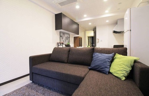 Hiroshima City Centre Apartment | Convenient 2BR Retreat near Peace Park for 10 Guests