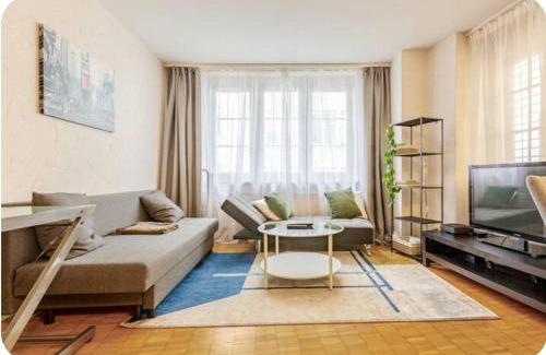 Niederdorf Apartment | Convenient Zurich Hotel Steps from Main Station & Family-Friendly