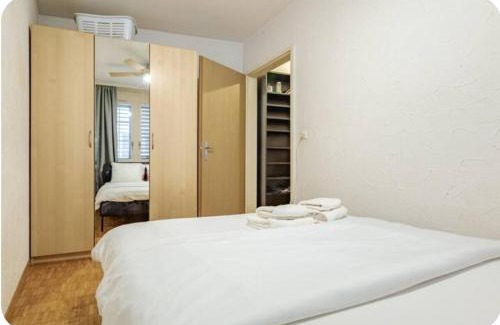 Niederdorf Apartment | Convenient Zurich Hotel Steps from Main Station & Family-Friendly