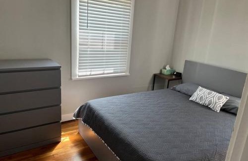Middletown House | Eco-Friendly Haven: 10/10 Rated with Family Amenities