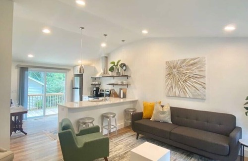 Greenville - Spartanburg Cottage | Convenient Getaway: 5 Minutes from Downtown Greenville!