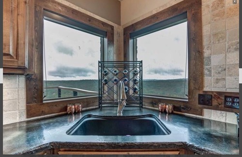 Cookson House | Ideal Lake View Retreat Just 5 Minutes from the Water!