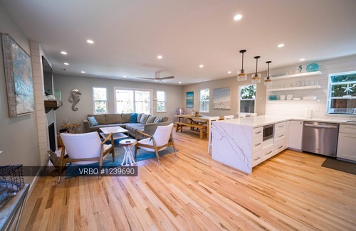 Opal Cliffs House | Beachside Bliss: Enjoy Ocean Views and Spa Near Pleasure Point