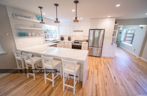 Opal Cliffs House | Beachside Bliss: Enjoy Ocean Views and Spa Near Pleasure Point