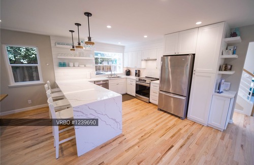 Opal Cliffs House | Beachside Bliss: Enjoy Ocean Views and Spa Near Pleasure Point
