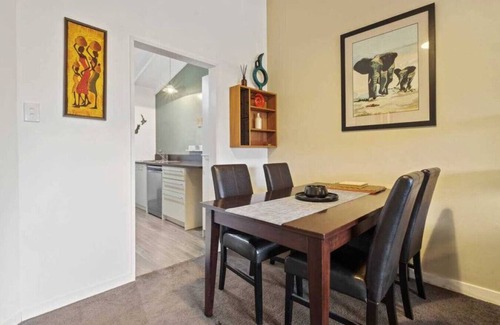 Queenstown City Centre Apartment | Scenic 2 Bedroom Apartment Near Town with Great Amenities