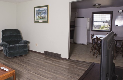 Ashwaubenon House | Prime Location: Steps from Lambeau Field with Family Amenities