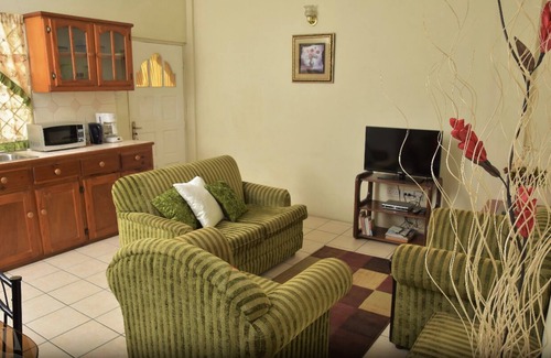 Corinthe Apartment | Cozy Getaway Steps from Marisule Beach with Ocean Views
