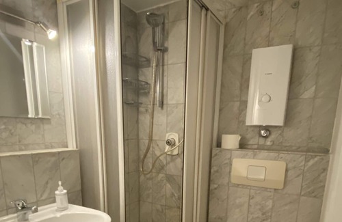 Universitat Apartment | 5 Minuten vom Hauptbahnhof Entfernt, Studio mit Kostenlosem Wlan