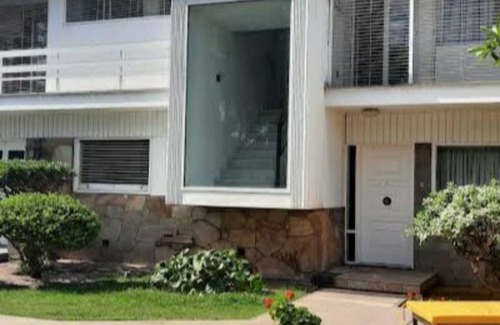 Mendoza House | 5 minutes away from Mendoza Plaza Shopping, an ideal place to enjoy with the family.