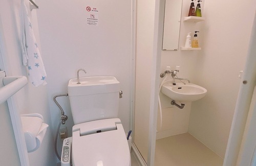 Kita House | Convenient Access to City with Private Bath & Free WiFi