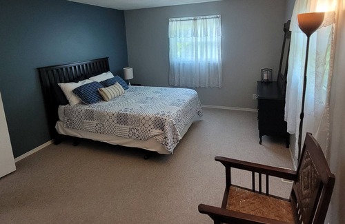Port Stanley Cottage | 5 minutes from beach - 3 bedroom cottage - Port Stanely with large private yard