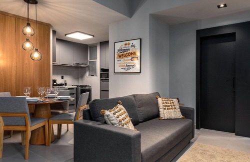 Leblon Apartment | Modern Perfection in Leblon | Family-Friendly Getaway