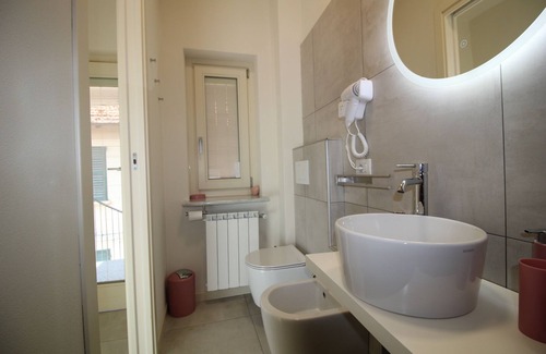 Colazza Apartment | 5 minutes from Lake Maggiore, Lake Orta, Apartment Fire balcony and comfort