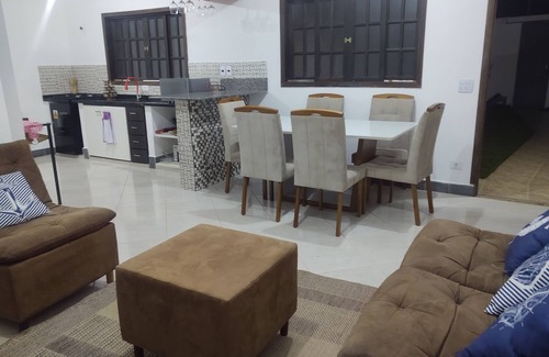 Jardim Neptunia House | Steps Away from Praia do Indaia in Family-Friendly Bertioga