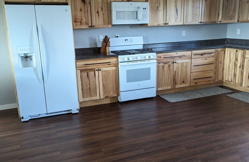 Columbia House | Convenient Getaway: Pet Friendly & Minutes from Rathbun Lake